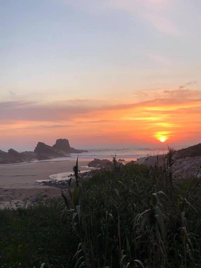 ホテル Alojamento Sudoeste ザンブジェイラ・ド・マール エクステリア 写真